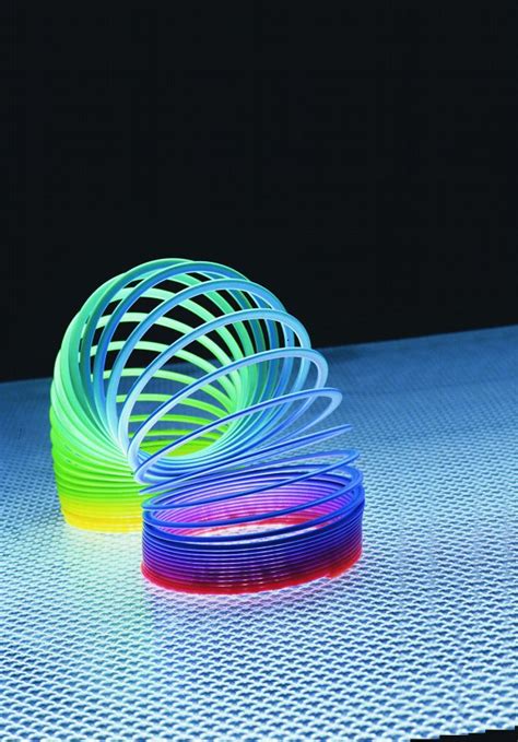 Step-by-Step Guide to Performing Impressive Tricks with the Enormous Magic Slinky